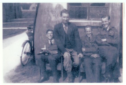 113 Squadron Simmonds, Fred, Vic Huggup, Glen Thomas. Fairford 1948